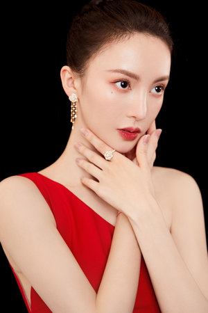 貧賤姊夫狠操小姨艾玛