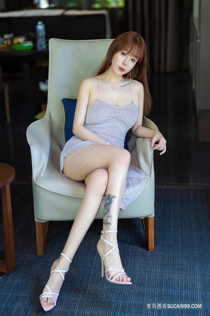 美女露屁屁
