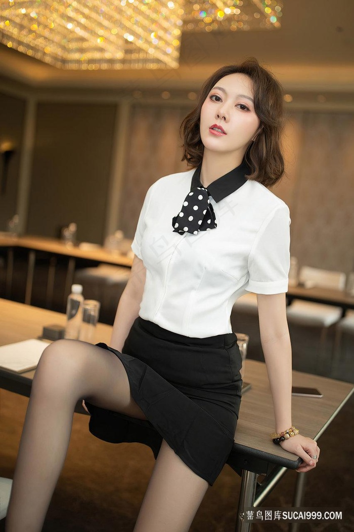 男人桶进美女屁股免费看