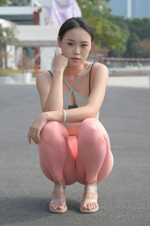 美女扒开腿让男生桶白浆动态图片