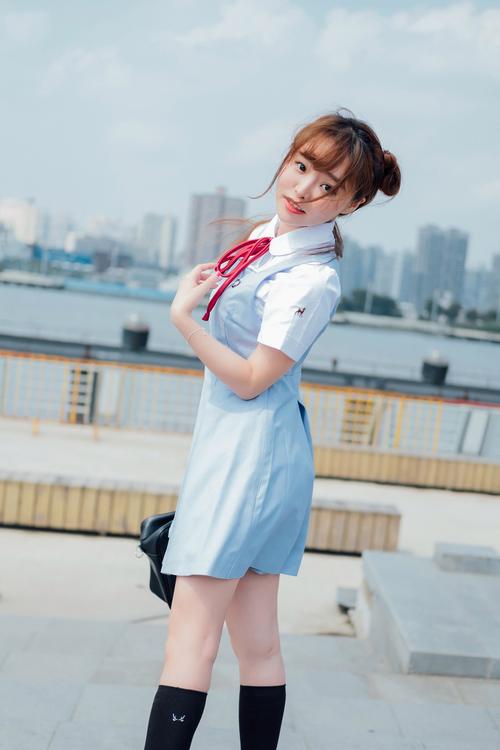 篠田优电梯故障2香汗淋漓