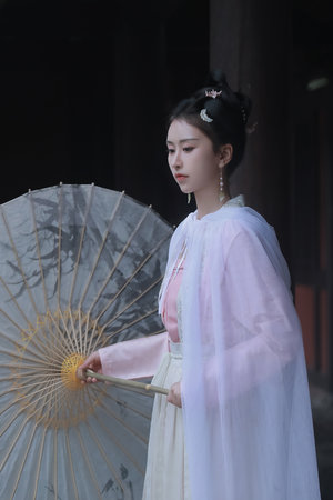 美女真实厕所撒尿视频播放