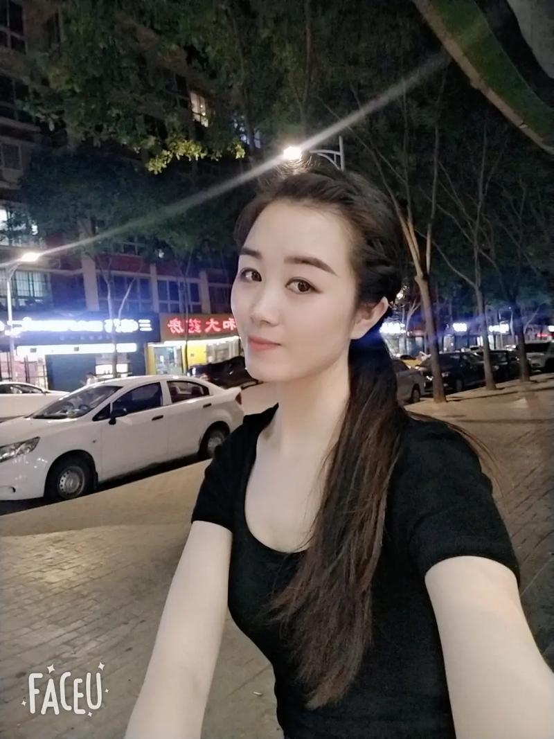 男生手放进我内裤揉摸gif