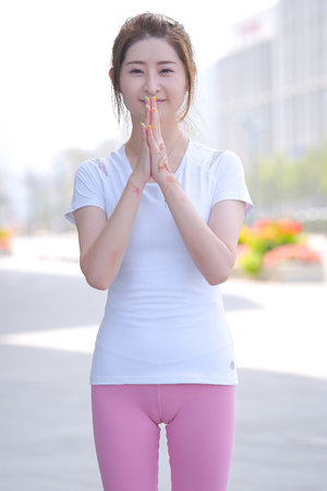 夹完腿里面为什么一跳一跳的
