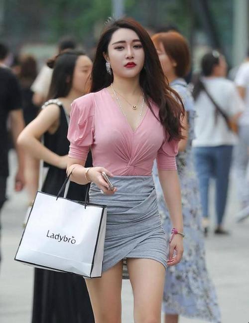 小受被攻吸乳喷出奶水